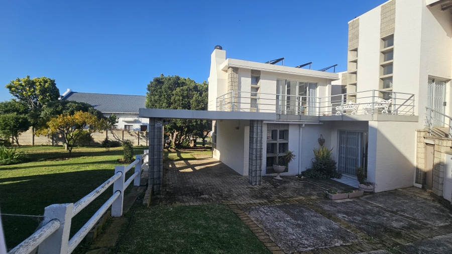 3 Bedroom Property for Sale in Wavecrest Eastern Cape